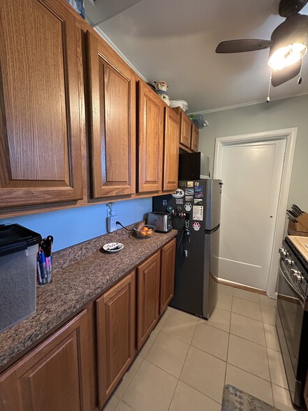 kitchen - 617 Delles Rd