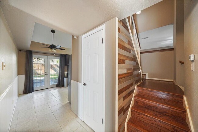 Building Photo - 10035 Red Wolf Ln