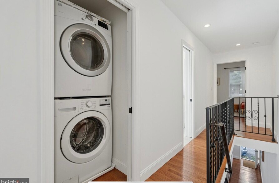 Building Photo - 616 S Bambrey St