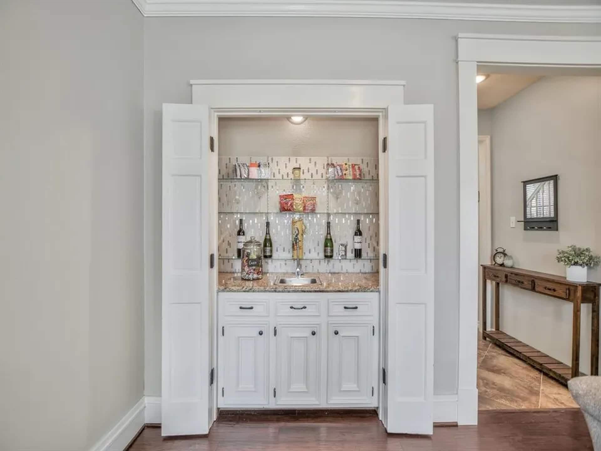 Set up the wet bar of your dreams for excellent entertaining! - 6035 Spring Creek Grove Ln