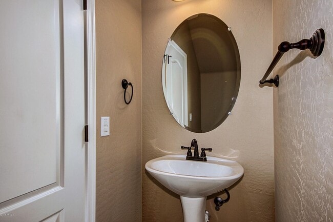 Building Photo - 2542 N Riley Rd