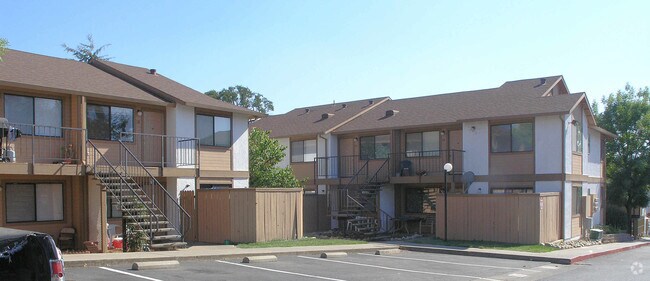 Primary Photo - Blue Oak Manor