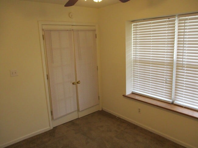 Building Photo - 1725-1727-1727 Louise Cir