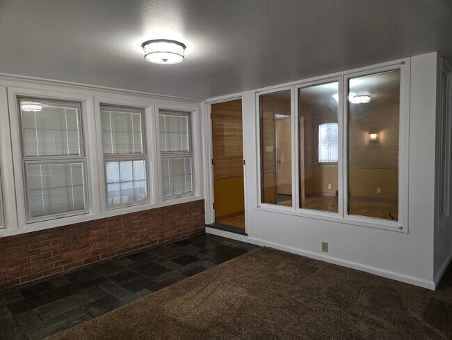 Building Photo - 132 Corll St