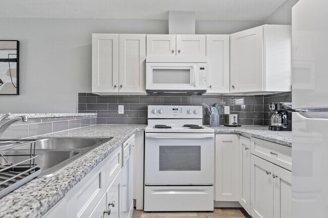 Building Photo - Ready to move in!