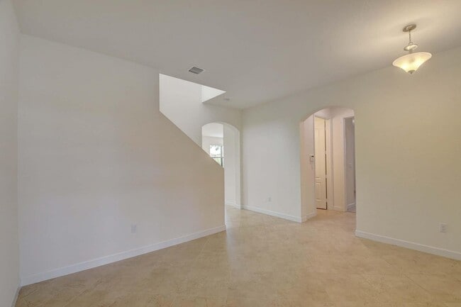 Building Photo - 8834 Willow Cove Ln