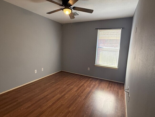 Building Photo - Room to Roam in Atascocita Park!