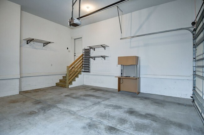 Building Photo - MOVE IN READY! GORGEOUS HOME IN CHESAPEAKE!