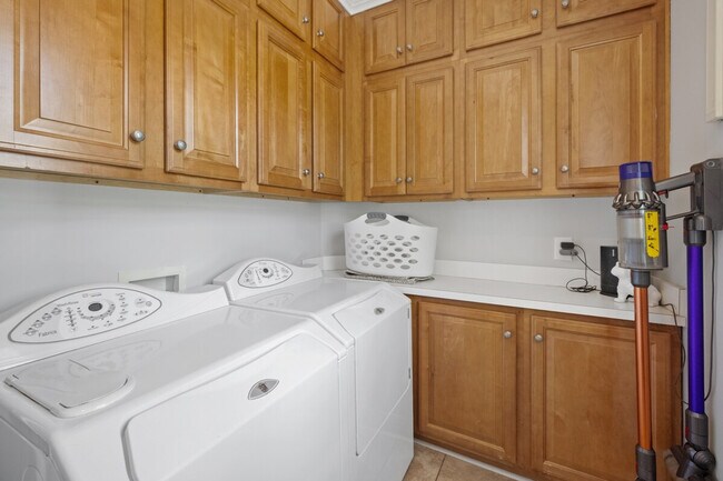 Building Photo - 743 Collins Meadow Dr