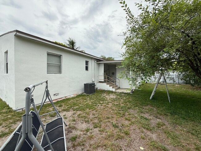 Building Photo - 1125 NW 144th St