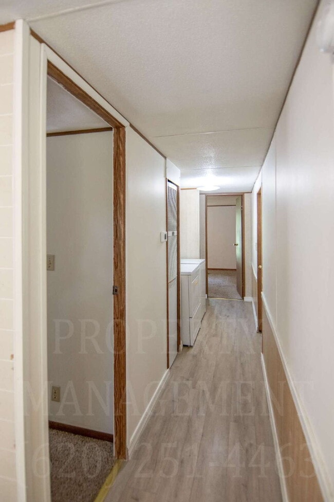 Building Photo - 3 Bedroom, 1 Bath