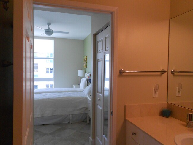 Building Photo - 700 E Boynton Beach Blvd