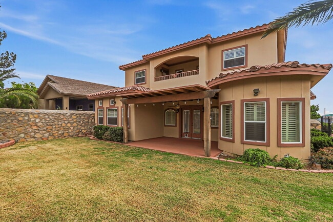 Building Photo - 4 bed 3.5 corner 2 story home