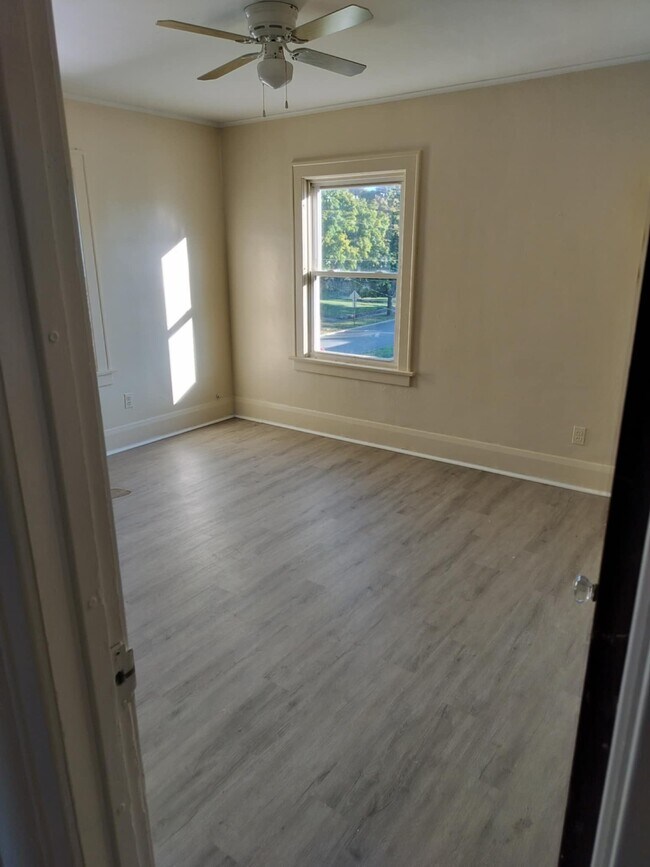 Building Photo - 1706 Grand Ave