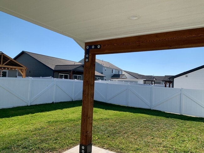 Building Photo - Rathdrum Rancher