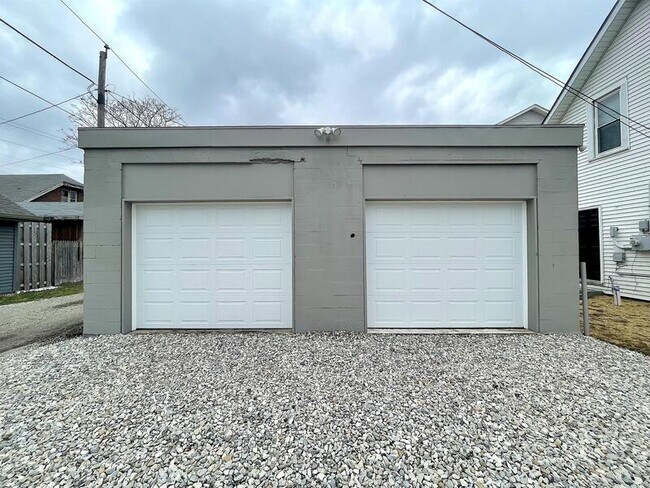 Building Photo - 18 Iowa St