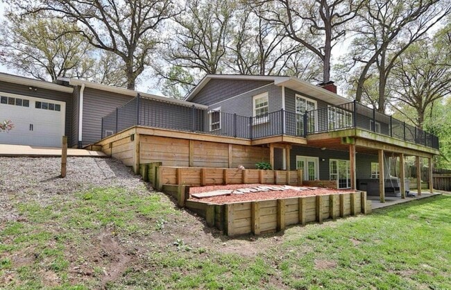 Building Photo - 1776 N Royal Oaks Dr