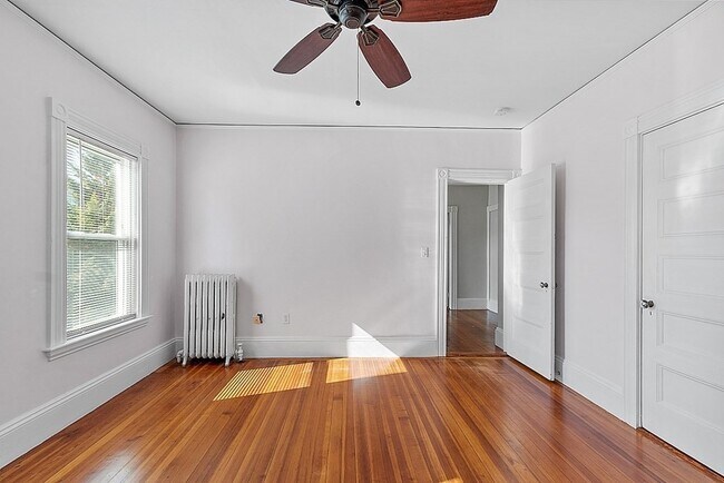 Building Photo - 733 Hale St