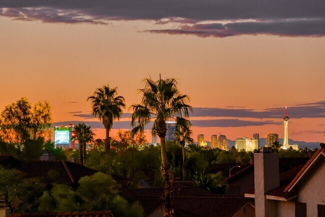 Building Photo - Stunning Green Valley, Guard Gated Community, Pool Home!