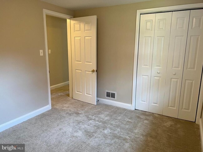 Building Photo - 4616 Willow Run Dr