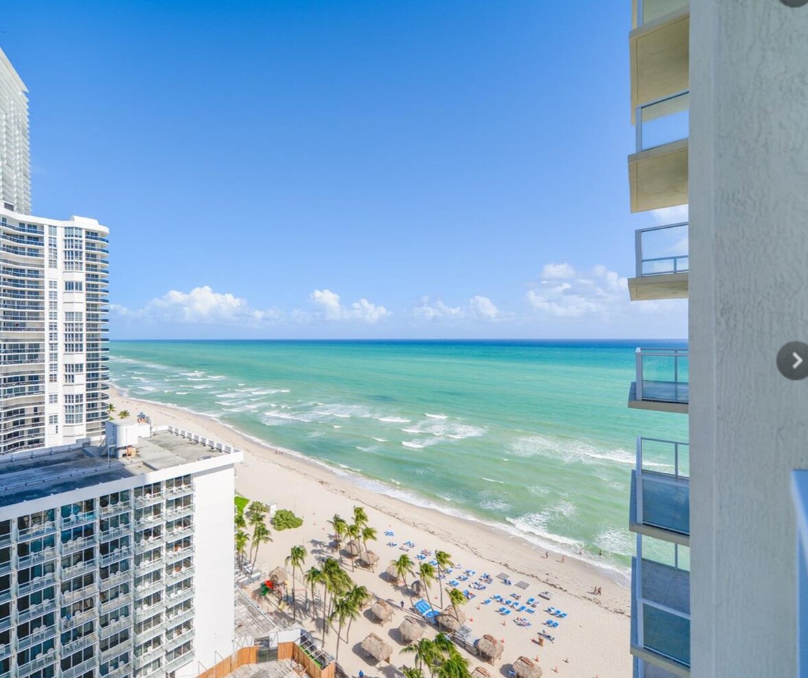 Building Photo - 16699 Collins Ave