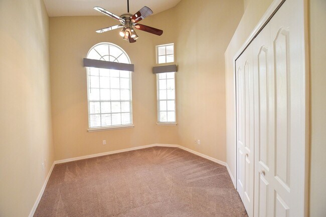 Building Photo - 5313 Lake Bluff Terrace
