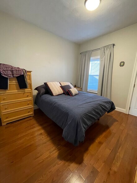 Building Photo - 12 Chelsea St