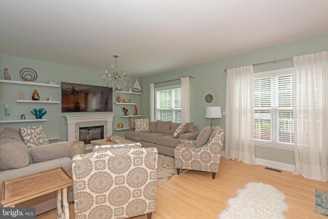 Building Photo - 18959 Gold Finch Cove