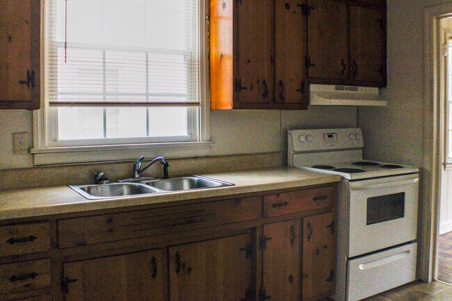 Building Photo - 2019 S Whitehill Dr