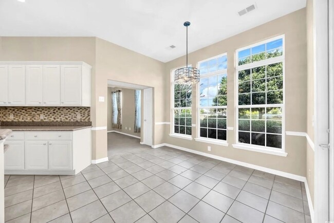 Building Photo - 414 Carriage Lake Dr