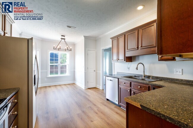 Building Photo - Amazing 3 bedroom home with attached garage!