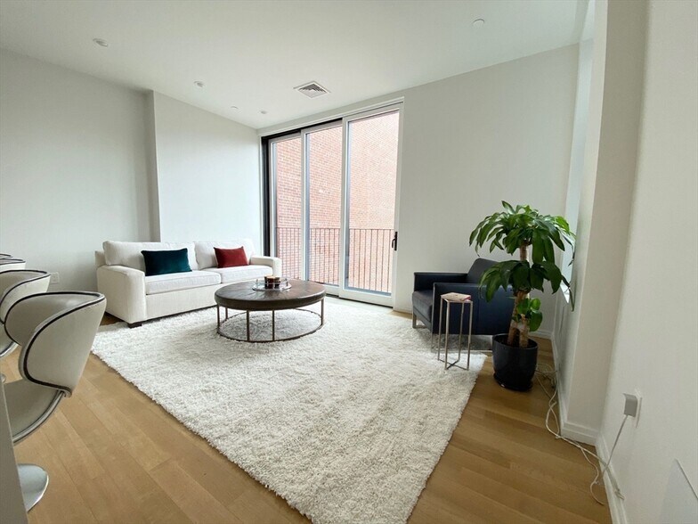Building Photo - 7 E Springfield St