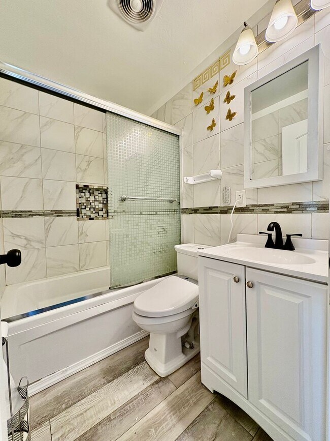 Building Photo - Freshly Renovated 4-Bedroom Home in the Hazelwood School District