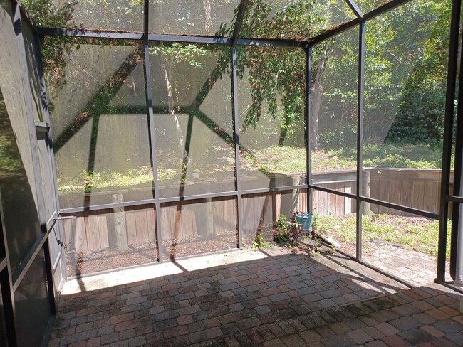 Building Photo - Gorgeous 3 BR 2 BA Lake View Rental