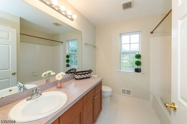 Building Photo - 36 Winding Hill Dr
