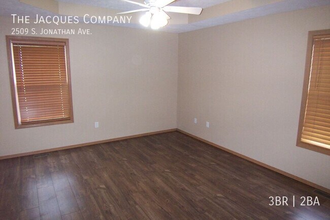 Building Photo - 2509 S Jonathan Ave