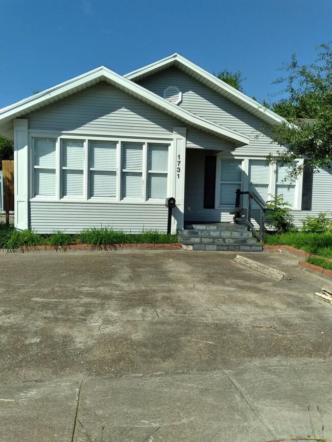 Building Photo - Third St. 1731 (Wavell)