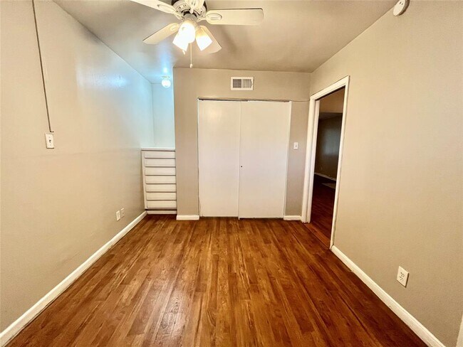 Building Photo - 3304 Red River St