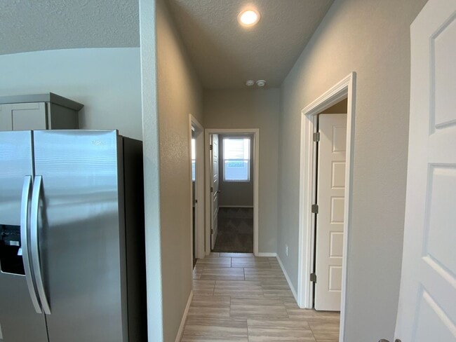 Building Photo - 3 Bedroom Single Story Home Available Near...