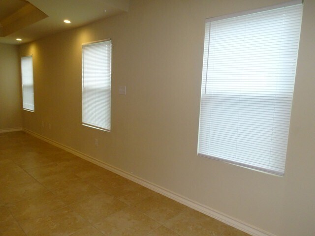 Building Photo - 7010 Lakeview Dr.
