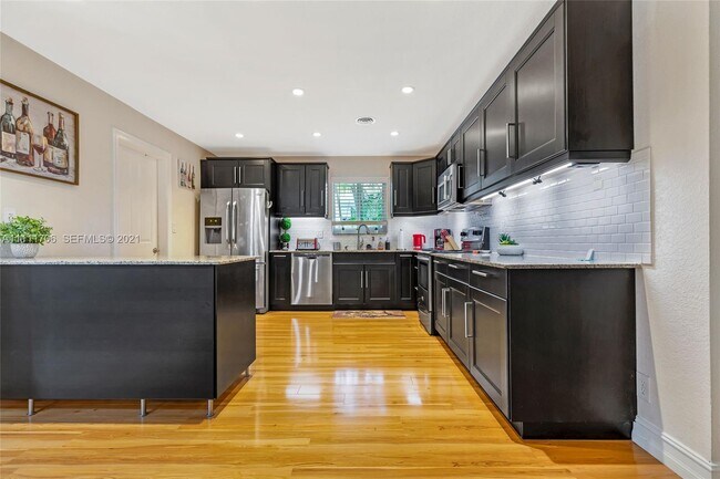 Building Photo - 2167 NE 58th St