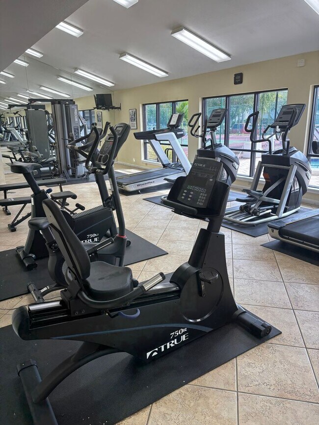 Building Photo - 1967 Cormorant Ct