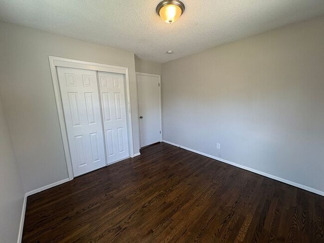 Building Photo - Comfortable 3-Bedroom Home with Fenced Yar...