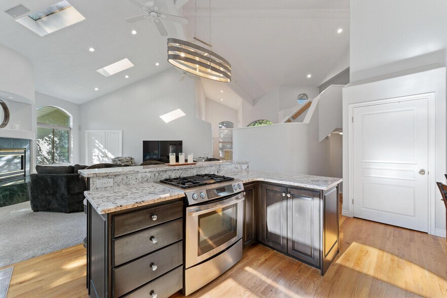 Building Photo - 2586 E 6710 S