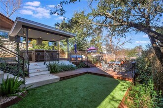 Building Photo - 1802 W 10th St