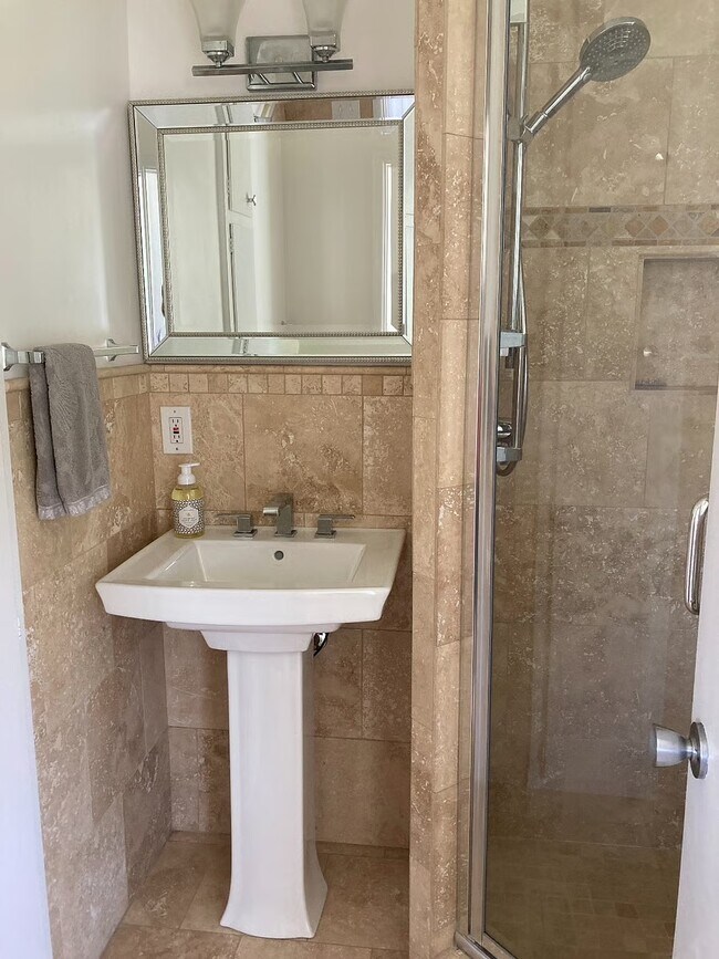 Building Photo - 911 Paseo Ferrelo