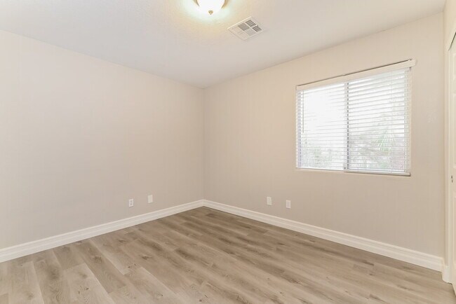 Building Photo - 10355 Missouri Meadows St