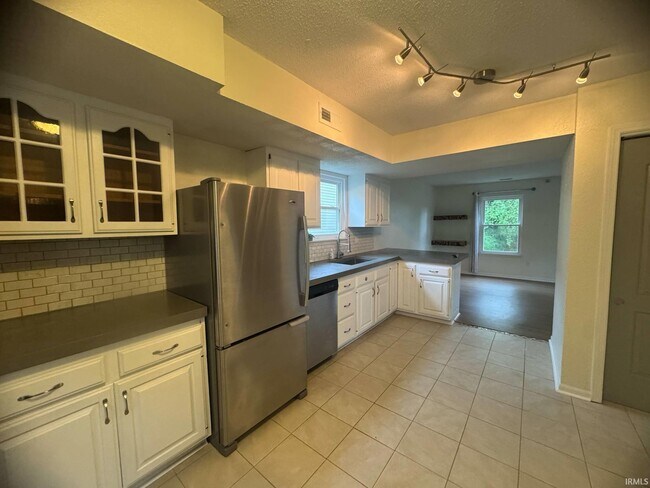Building Photo - 3878 S Bushmill Dr