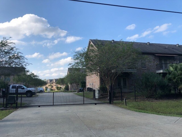 Building Photo - 888 S Kenilworth Pkwy