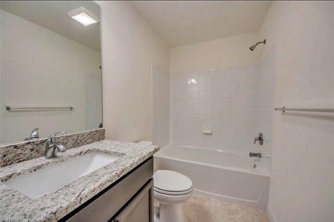 Building Photo - 3 Bedroom 2 Bath 1 Car Garage In Cape Coral!